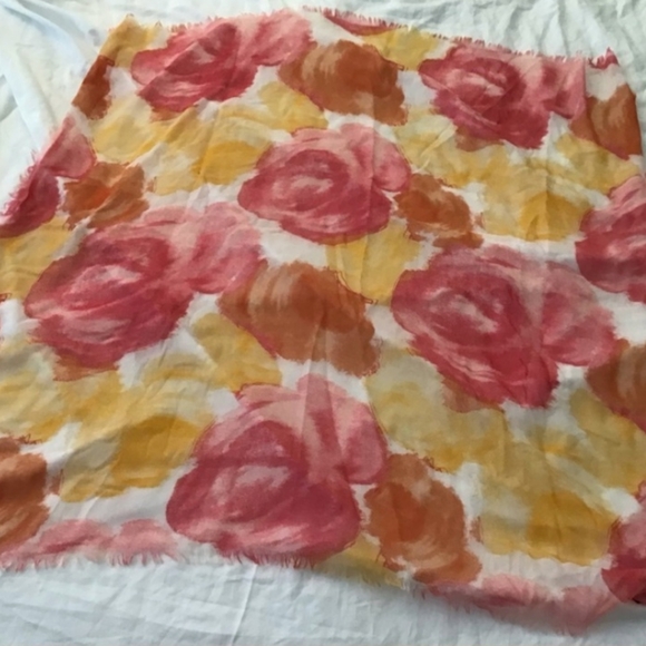 Gift Box & Multicolor Floral Print Scarf - Picture 2 of 10